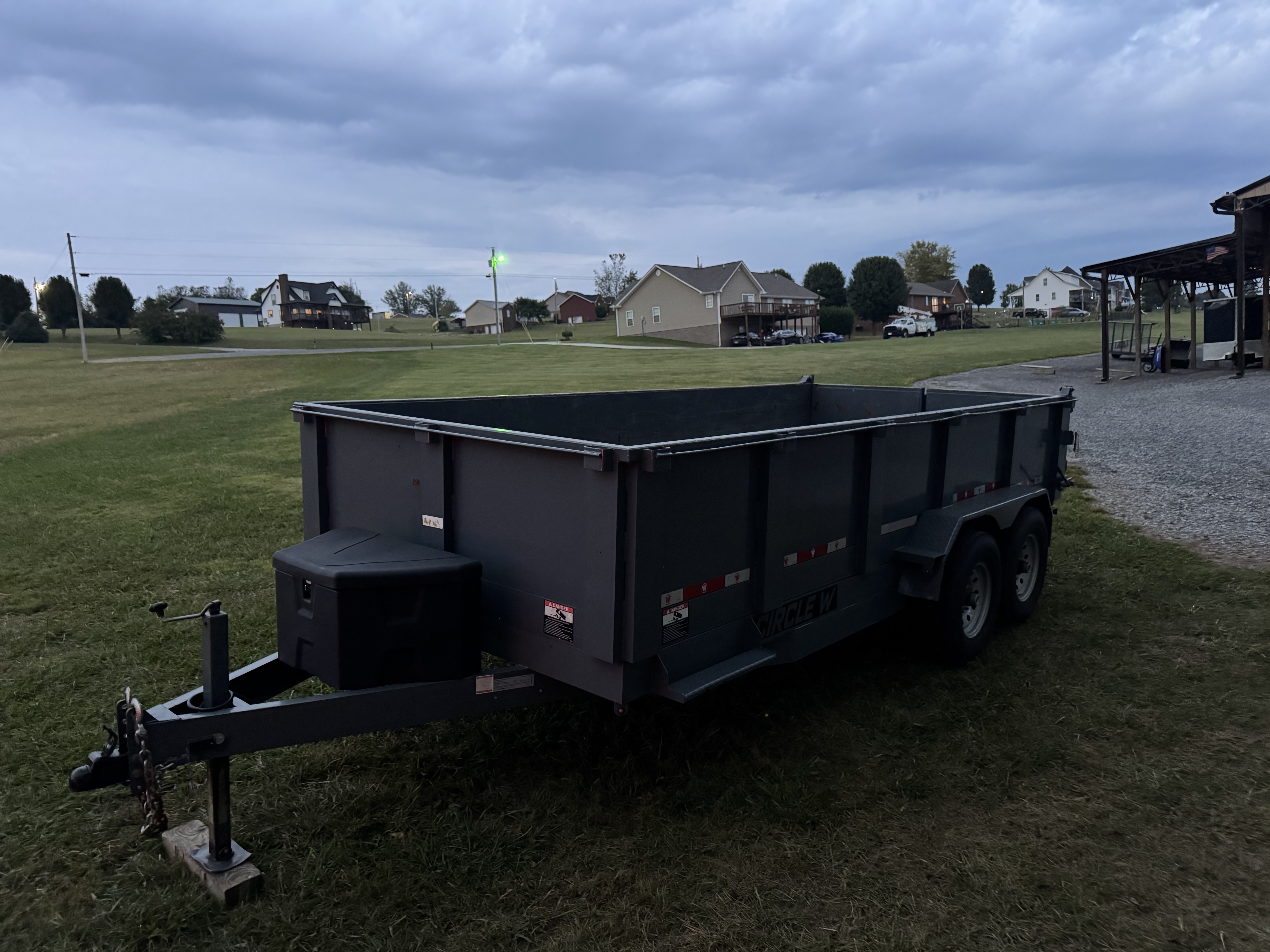 7x16ft Heavy-Duty Circle W Dump Trailer Rental - Professional hydraulic dump trailer for construction and landscaping projects - Tennessee Trailer Rental